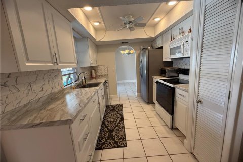 House in Port Orange, Florida 3 bedrooms, 150.04 sq.m. № 2097259 - photo 14