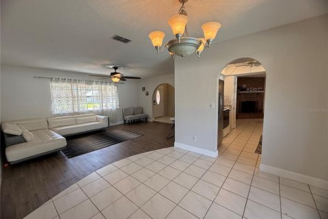 House in Port Orange, Florida 3 bedrooms, 150.04 sq.m. № 2097259 - photo 9