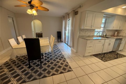 House in Port Orange, Florida 3 bedrooms, 150.04 sq.m. № 2097259 - photo 19