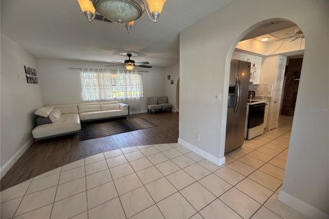 House in Port Orange, Florida 3 bedrooms, 150.04 sq.m. № 2097259 - photo 10