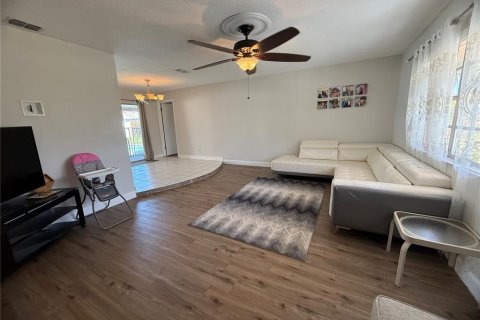 House in Port Orange, Florida 3 bedrooms, 150.04 sq.m. № 2097259 - photo 6
