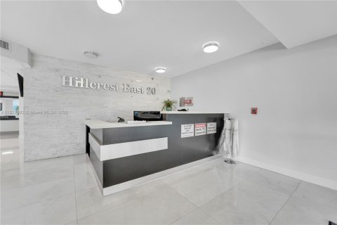 Condominio en venta en Hollywood, Florida, 2 dormitorios, 102.19 m2 № 1825516 - foto 1