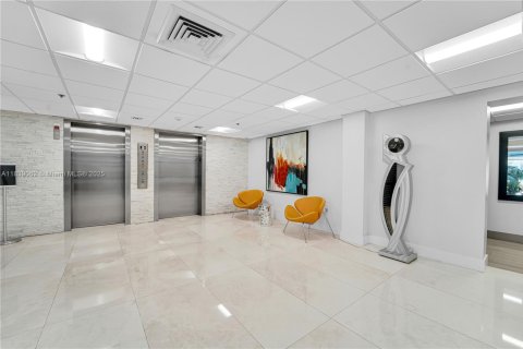 Condominio en venta en Hollywood, Florida, 2 dormitorios, 102.19 m2 № 1825516 - foto 2