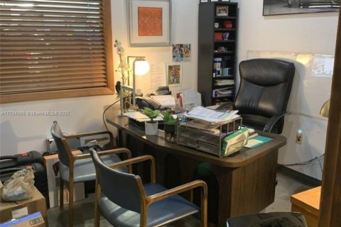 Купить коммерческую недвижимость в Дания-Бич, Флорида № 1959240 - фото 16