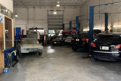 Купить коммерческую недвижимость в Дания-Бич, Флорида № 1959240 - фото 7