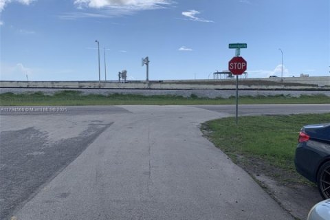 Купить коммерческую недвижимость в Дания-Бич, Флорида № 1959240 - фото 18