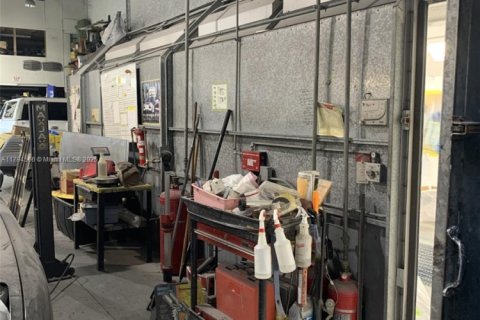 Купить коммерческую недвижимость в Дания-Бич, Флорида № 1959240 - фото 11