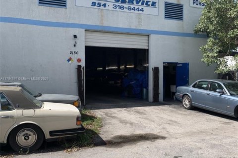 Купить коммерческую недвижимость в Дания-Бич, Флорида № 1959240 - фото 5