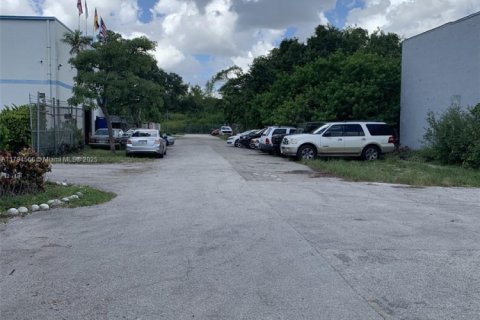 Купить коммерческую недвижимость в Дания-Бич, Флорида № 1959240 - фото 17