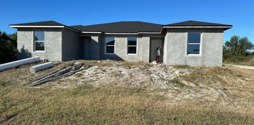 Immobilier commercial à Englewood, Floride 6 chambres, 215.9 m2 № 2434673