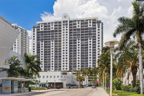 Condominio en Miami Beach, Florida, 2 dormitorios  № 2080693
