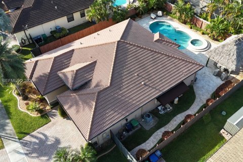 Villa ou maison à vendre à Miami, Floride: 4 chambres, 213.02 m2 № 2023690 - photo 9