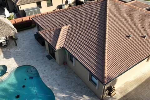 Villa ou maison à vendre à Miami, Floride: 4 chambres, 213.02 m2 № 2023690 - photo 2