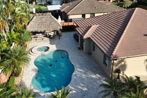 Villa ou maison à vendre à Miami, Floride: 4 chambres, 213.02 m2 № 2023690 - photo 11