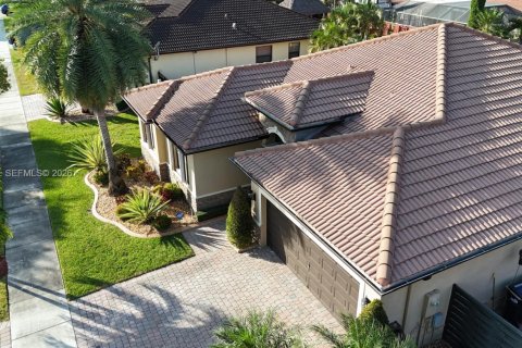 Villa ou maison à vendre à Miami, Floride: 4 chambres, 213.02 m2 № 2023690 - photo 12