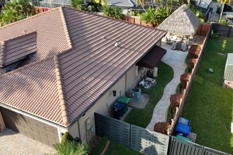 Villa ou maison à vendre à Miami, Floride: 4 chambres, 213.02 m2 № 2023690 - photo 7
