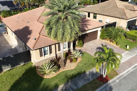 Villa ou maison à vendre à Miami, Floride: 4 chambres, 213.02 m2 № 2023690 - photo 10