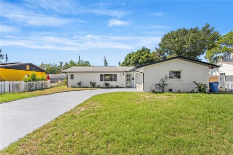 House in Saint Petersburg, Florida 3 bedrooms, 166.57 sq.m. № 2418585 - photo 3