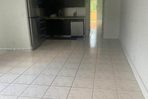 Condo in Miami Beach, Florida, 1 bedroom  № 2002807 - photo 5