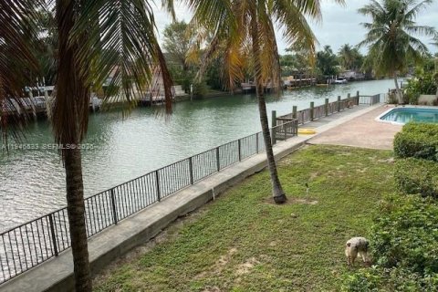 Condo in Miami Beach, Florida, 1 bedroom  № 2002807 - photo 2