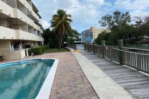 Condo in Miami Beach, Florida, 1 bedroom  № 2002807 - photo 3
