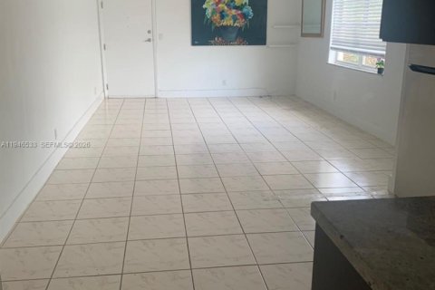 Condo in Miami Beach, Florida, 1 bedroom  № 2002807 - photo 6