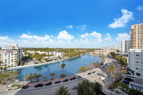 Condominio en venta en Miami Beach, Florida, 2 dormitorios, 127.09 m2 № 1857368 - foto 2