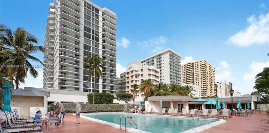 Condominio en Miami Beach, Florida, 2 dormitorios № 1857368