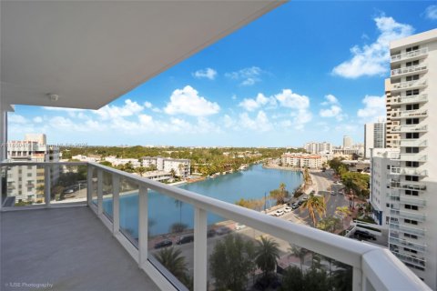 Condominio en venta en Miami Beach, Florida, 2 dormitorios, 127.09 m2 № 1857368 - foto 3