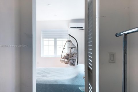 Condo in Miami Beach, Florida, 1 bedroom  № 1821777 - photo 9