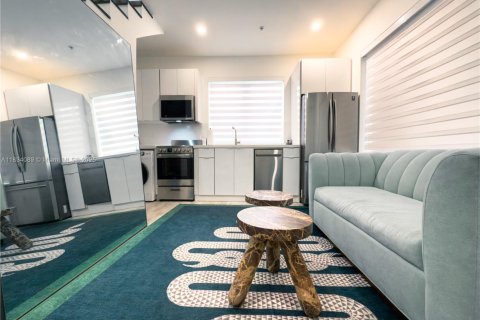 Condo in Miami Beach, Florida, 1 bedroom  № 1821777 - photo 1