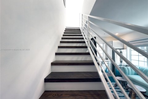 Condo in Miami Beach, Florida, 1 bedroom  № 1821777 - photo 12