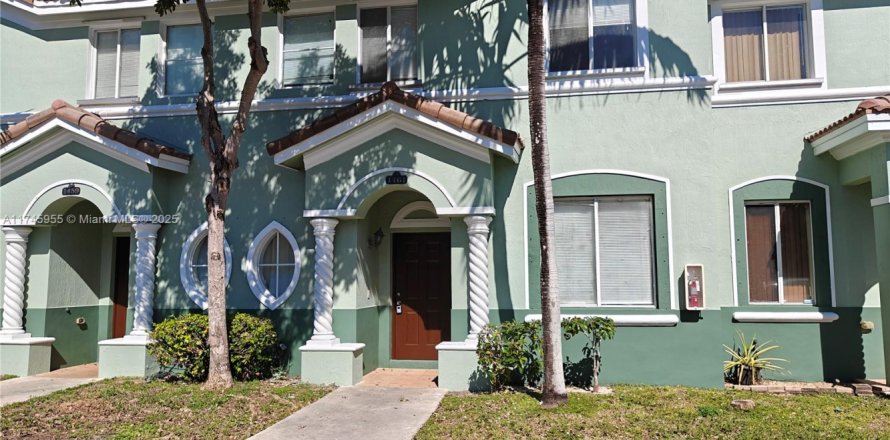 Touwnhouse à Homestead, Floride 4 chambres, 132.2 m2 № 1934254