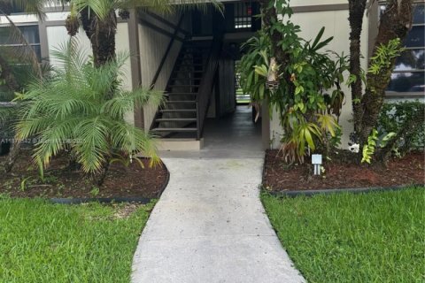 Copropriété à louer à Tamarac, Floride: 2 chambres, 97.55 m2 № 1926984 - photo 2