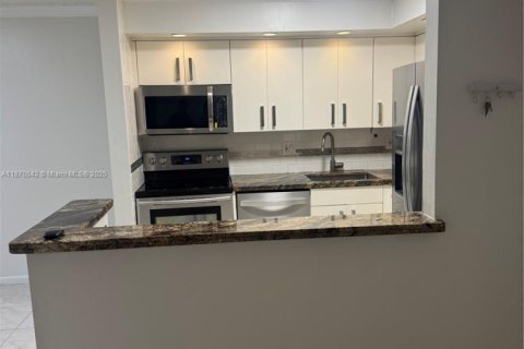 Copropriété à louer à Tamarac, Floride: 2 chambres, 97.55 m2 № 1926984 - photo 29