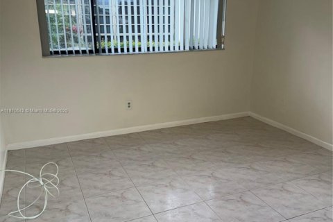 Copropriété à louer à Tamarac, Floride: 2 chambres, 97.55 m2 № 1926984 - photo 4