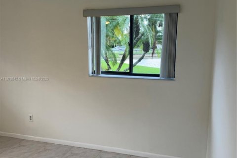 Copropriété à louer à Tamarac, Floride: 2 chambres, 97.55 m2 № 1926984 - photo 5