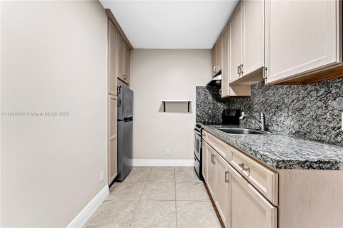 Immobilier commercial à vendre à Miami Springs, Floride: 281.12 m2 № 1946664 - photo 20
