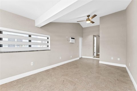 Immobilier commercial à vendre à Miami Springs, Floride: 281.12 m2 № 1946664 - photo 10
