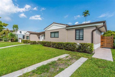 Immobilier commercial à vendre à Miami Springs, Floride: 281.12 m2 № 1946664 - photo 3