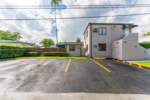 Immobilier commercial à vendre à Miami Springs, Floride: 281.12 m2 № 1946664 - photo 5