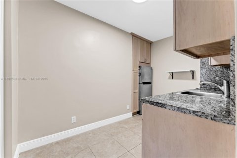 Immobilier commercial à vendre à Miami Springs, Floride: 281.12 m2 № 1946664 - photo 19