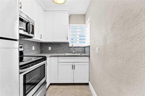 Immobilier commercial à vendre à Miami Springs, Floride: 281.12 m2 № 1946664 - photo 13