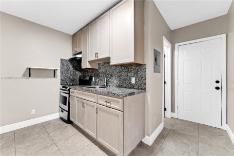 Immobilier commercial à vendre à Miami Springs, Floride: 281.12 m2 № 1946664 - photo 22