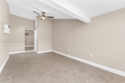 Immobilier commercial à vendre à Miami Springs, Floride: 281.12 m2 № 1946664 - photo 9