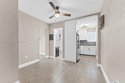 Immobilier commercial à vendre à Miami Springs, Floride: 281.12 m2 № 1946664 - photo 12
