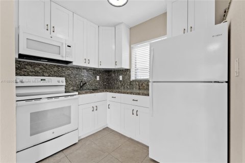 Immobilier commercial à vendre à Miami Springs, Floride: 281.12 m2 № 1946664 - photo 28