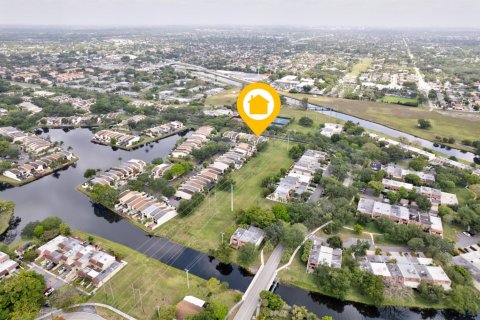 Adosado en venta en Miami, Florida, 3 dormitorios, 156.08 m2 № 1174312 - foto 1