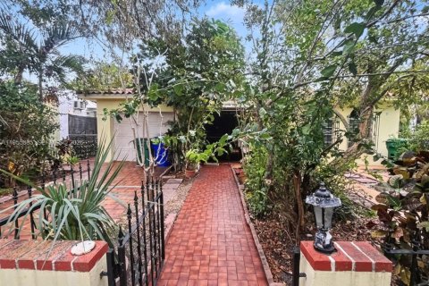 House in Miami, Florida 5 bedrooms, 233.56 sq.m. № 2009754