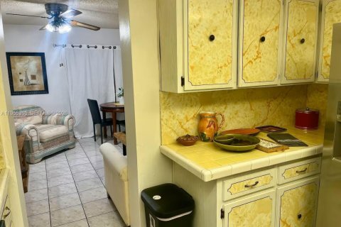 House in Miami, Florida 5 bedrooms, 233.56 sq.m. № 2009754 - photo 19